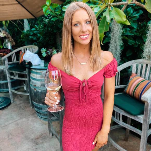 Carrie Requa - Poshmark Profile Picture of Carrie Requa (@carrierequa) on Poshmark