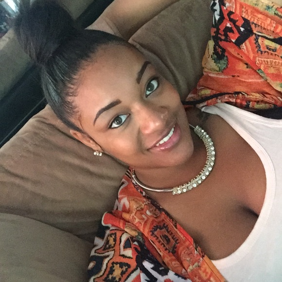 Profile Picture of Alexandra Harrison (@alejandramorena) on Poshmark