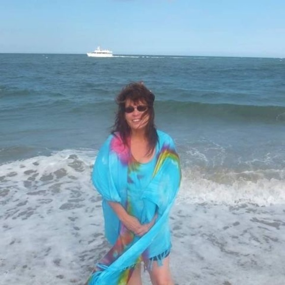 Profile Picture of Linda Dickson (@lindadickson99) on Poshmark