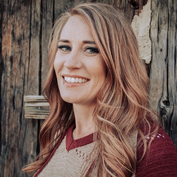Profile Picture of Heather Collings (@hl_collings) on Poshmark