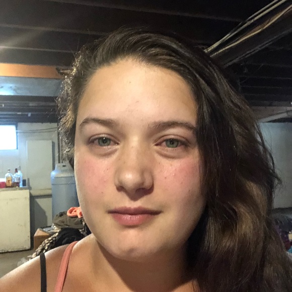 Profile Picture of Leslie Cozart (@l_cozsil96) on Poshmark