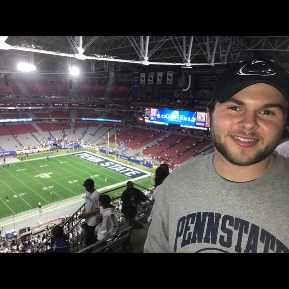 Profile Picture of Max Jordan (@maxjordan00) on Poshmark