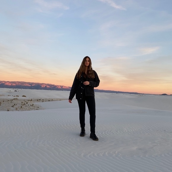 Profile Picture of Cosima Balletti (@cosimaus) on Poshmark