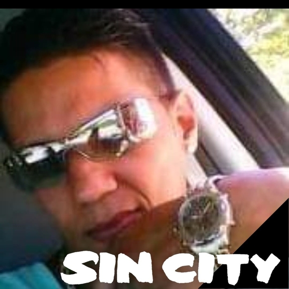 Profile Picture of Paul Barraza (@paulbarraza202) on Poshmark