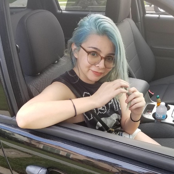 Profile Picture of Violeta Campos (@vcampos24) on Poshmark