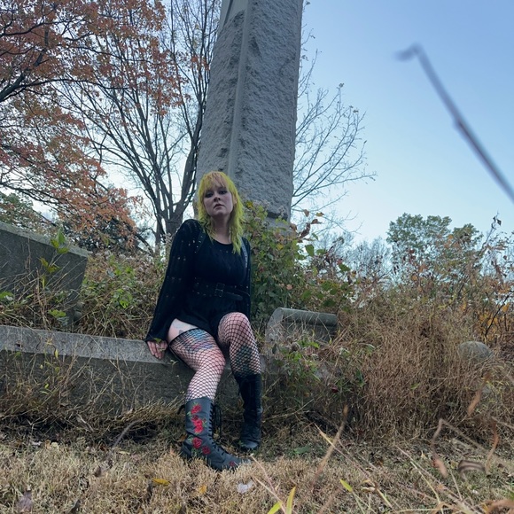 Profile Picture of Brittany Mcfatridge (@tank8675309) on Poshmark