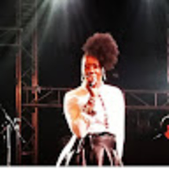 Profile Picture of Erica Falls (@erica_falls) on Poshmark