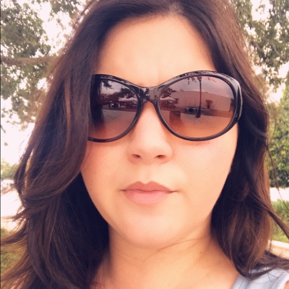 Profile Picture of Tanya Trainor (@ttrain1821) on Poshmark