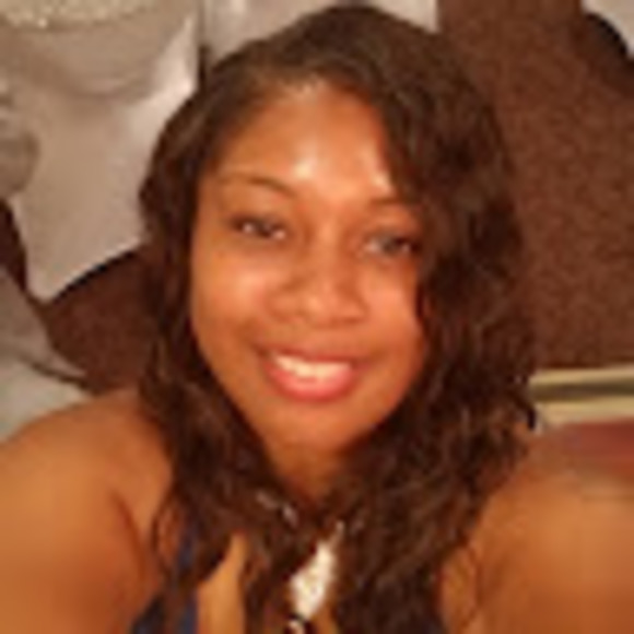 Profile Picture of Nicki Chaisson (@nchaisson1) on Poshmark