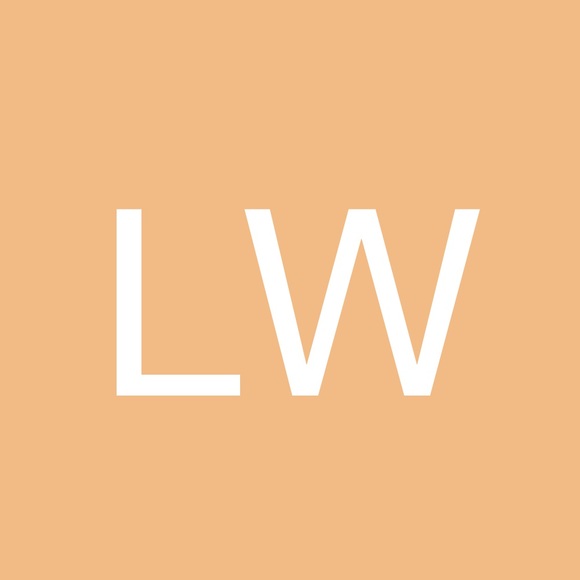 Profile Picture of Leeann Walters (@leeannw23) on Poshmark