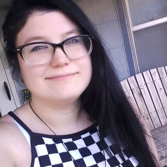 Profile Picture of Ashlea Lorance (@lynneleon) on Poshmark