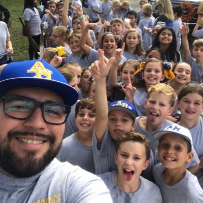 Profile Picture of James Robles (@MrRobles13) on Twitter