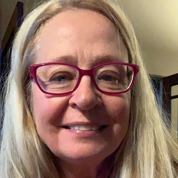 Profile Picture of Julie Jelsma (@juliejelsma) on Poshmark