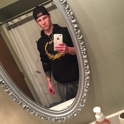 Profile Picture of Lawrence20 (@davinlawrence) on Twitter