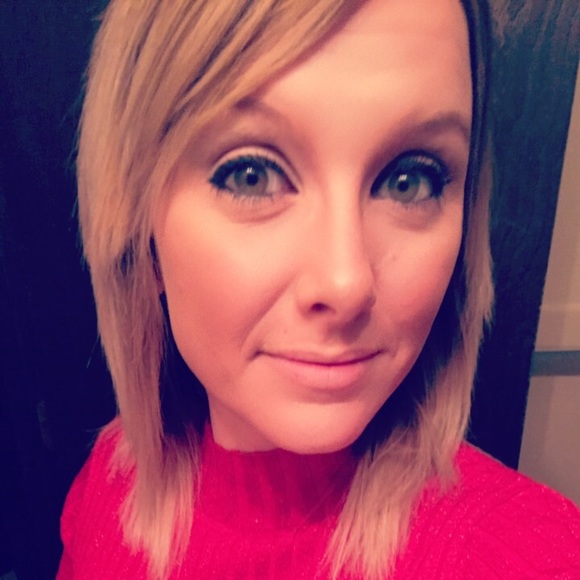 Profile Picture of Jaimie Tominey (@bubbzrn17) on Poshmark
