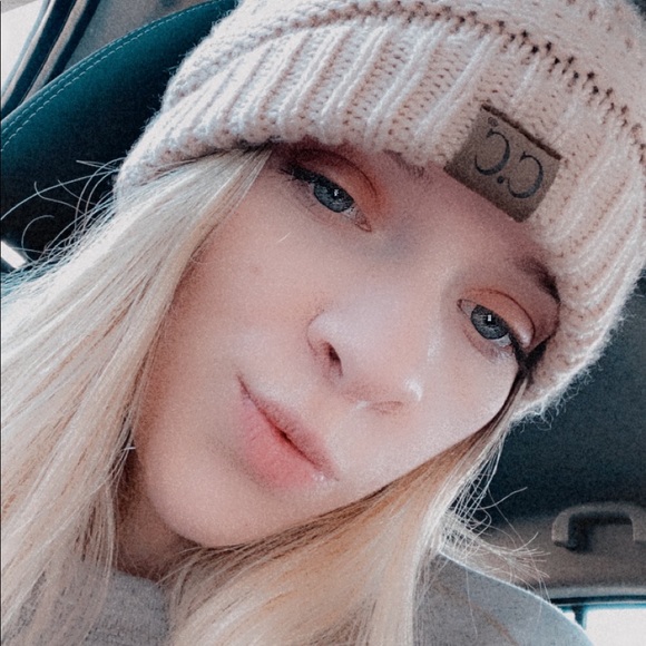 Profile Picture of Kacie Roberts (@kacieroberts766) on Poshmark