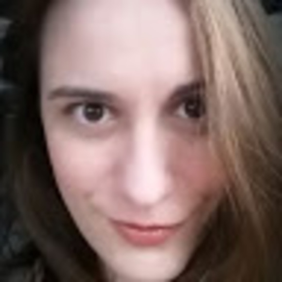Profile Picture of Erin Fountain (@erinf923) on Poshmark