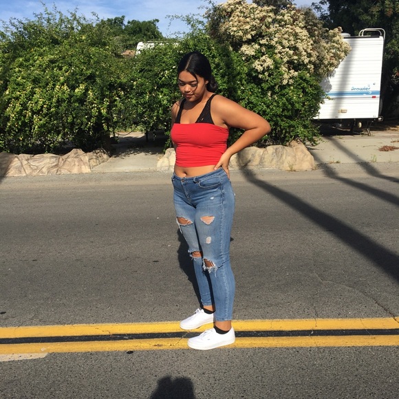 Profile Picture of Morgan Waler (@morgann065) on Poshmark