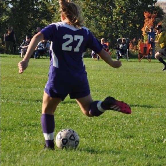 Profile Picture of Adriana Arthur (@a_arthur8988) on Poshmark