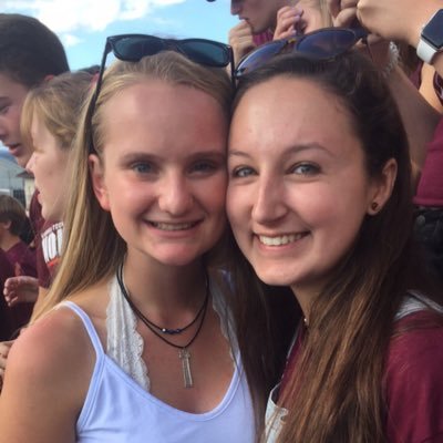 Profile Picture of Ella Moore (@ellamoore99) on Twitter