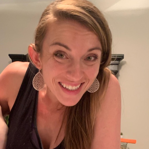 Profile Picture of Erika Hackney (@idahoerika) on Poshmark