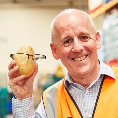 Profile Picture of Lindsay Boswell (@LB_FareShare) on Twitter