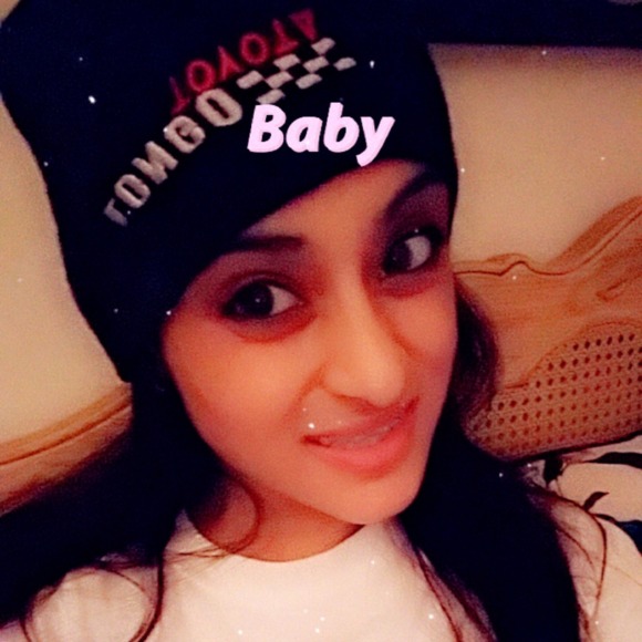 Profile Picture of Shivani Patel (@shivu16) on Poshmark