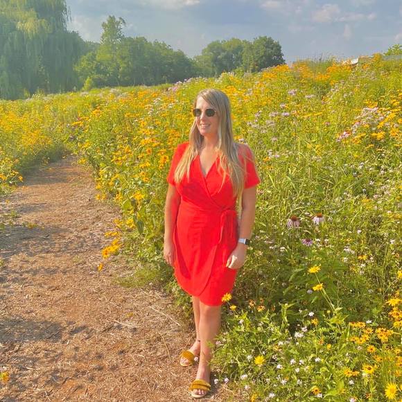 Profile Picture of Kristin Cobbs (@klcobbs) on Poshmark