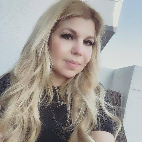 Mariv Valiente - Poshmark Profile Picture of Mariv Valiente (@marivvaliente) on Poshmark