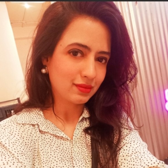 Profile Picture of Shazia Feroze (@ferozeshazia) on Poshmark