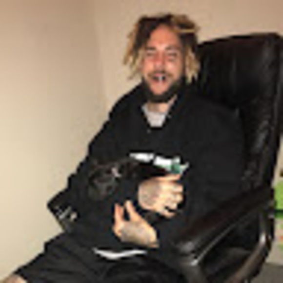 Piper Narlock - Poshmark Profile Picture of Piper Narlock (@narlockpiper) on Poshmark