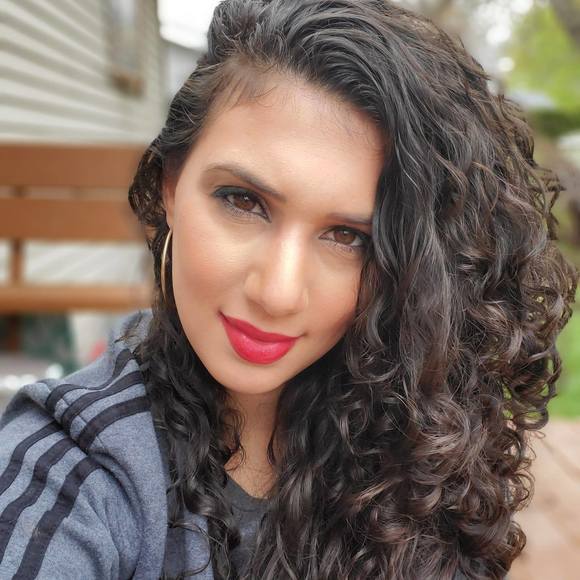 Profile Picture of Amira Hafez (@amira_hafez) on Poshmark