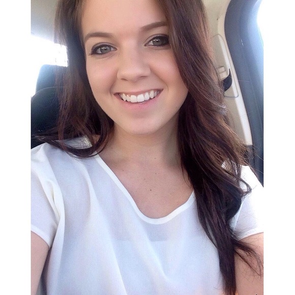 Profile Picture of Brynn Breger (@brynnbreger23) on Poshmark