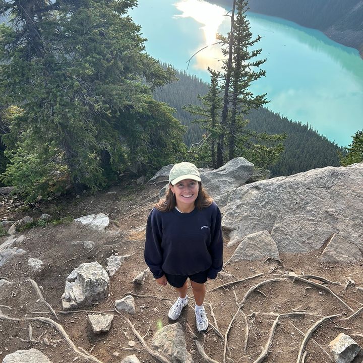 Profile Picture of Robin (@robinscales) on Tiktok