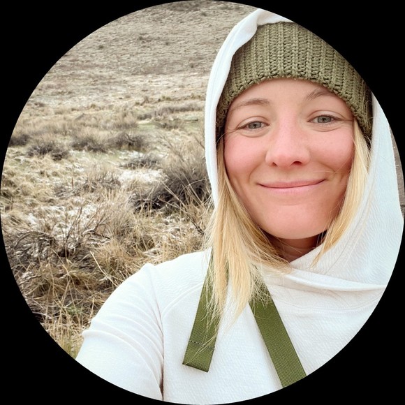 Profile Picture of Mariah Lundgren (@thewind_co) on Poshmark