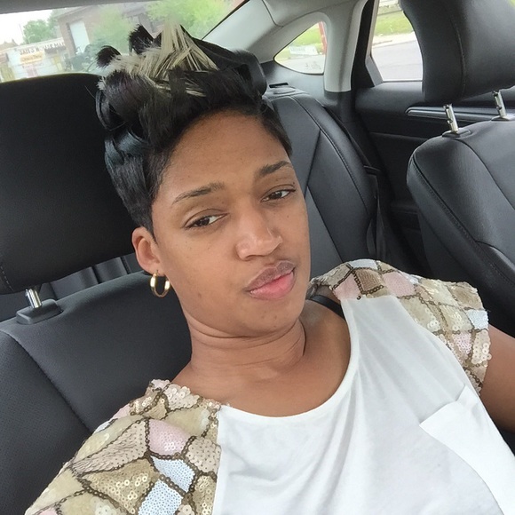 Tascha C - Poshmark Profile Picture of Tascha C (@ms_tash) on Poshmark