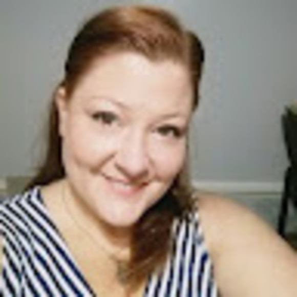 Profile Picture of Cindy Solomon (@cindyramos74) on Poshmark