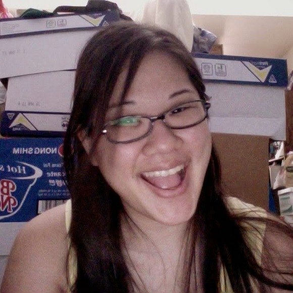 Profile Picture of Janelle Ohtani (@jansoh) on Poshmark