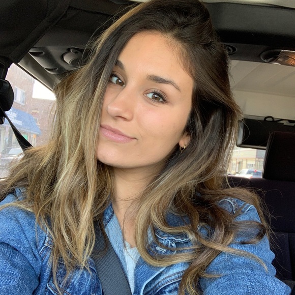 Profile Picture of Ania Rodriguez (@ania_rodriguez) on Poshmark