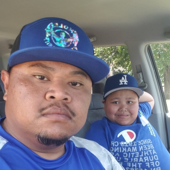 Profile Picture of Sing Tronic (@sing85) on Poshmark