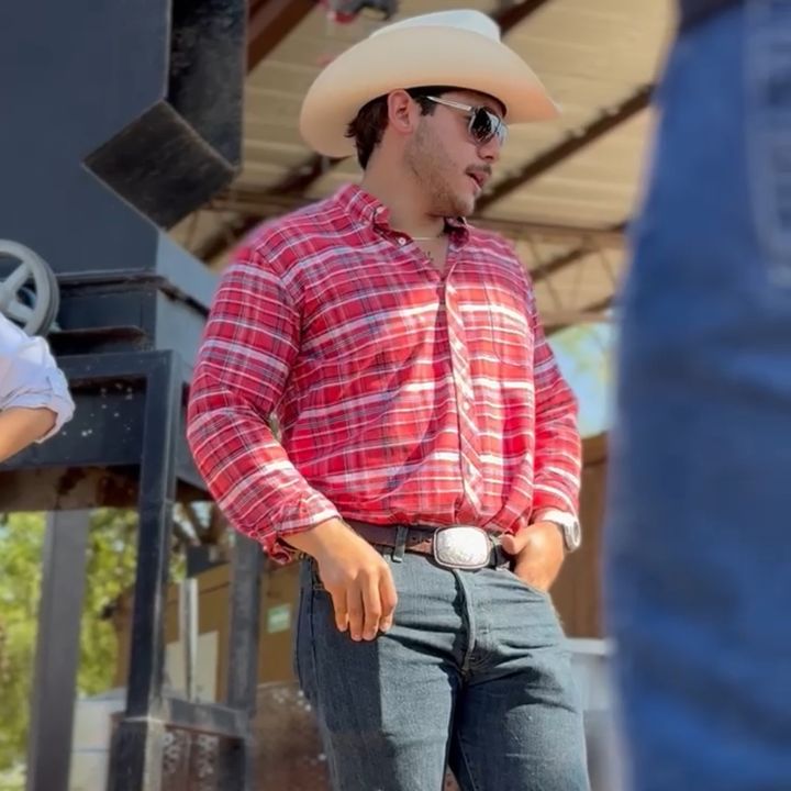 Profile Picture of   TikTok de Robin Flores... (@robinflores44) on Tiktok