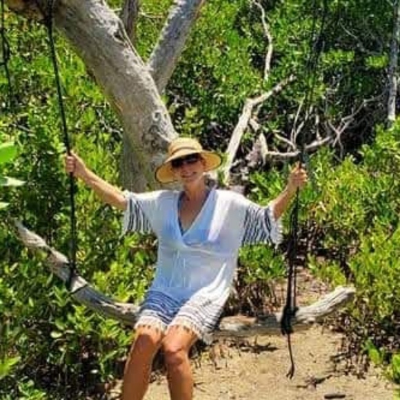 Profile Picture of Jo Martzloff (@martzloff) on Poshmark