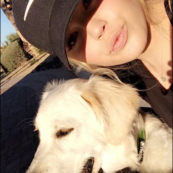 Profile Picture of Avery Barrett (@averybarrett1) on Poshmark