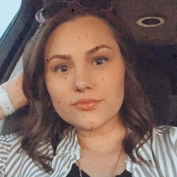Profile Picture of Stevie Adams (@stevielyn_adams) on Poshmark