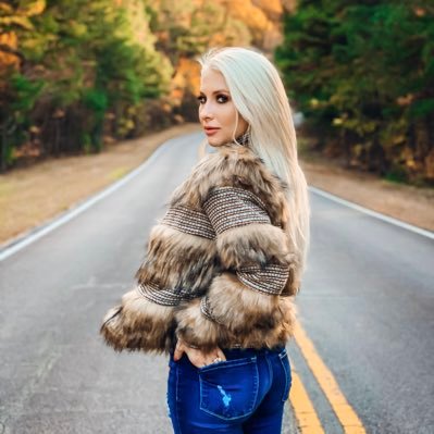 Profile Picture of 𝐿𝒶𝓊𝓇𝑒𝓃 𝒟𝒶𝓋𝒾𝓈 (@laurendavis6912) on Twitter