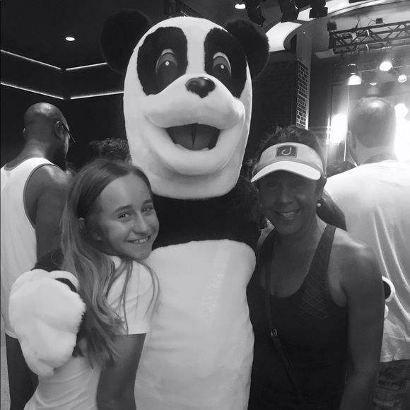 Profile Picture of Julie Swinarski (@jswinarski1) on Poshmark