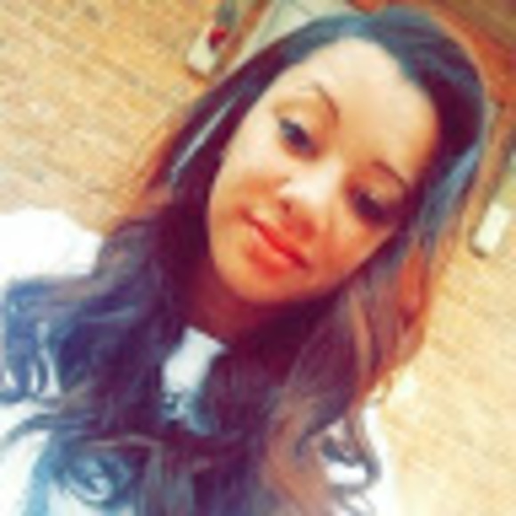 Profile Picture of Victoria During (@victoriaduring) on Poshmark