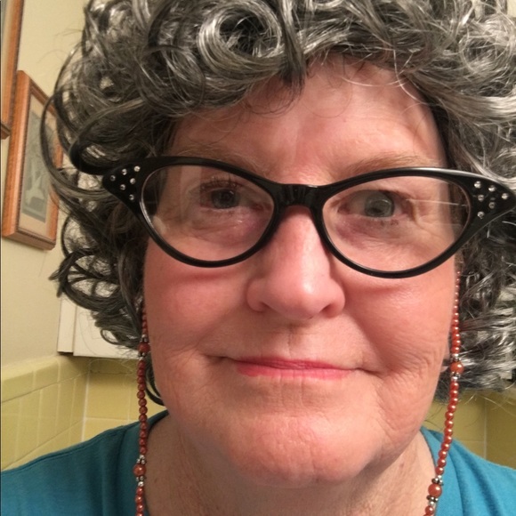 Profile Picture of Marilyn Swilling (@mimiswill) on Poshmark