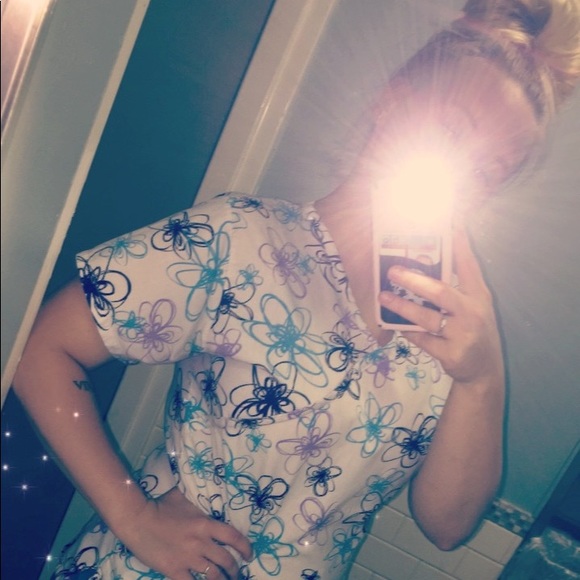 Profile Picture of Willow Beecham (@willow_baee) on Poshmark