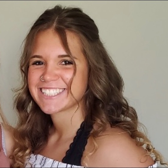 Profile Picture of Cassidy Glyder (@cgoleps) on Poshmark